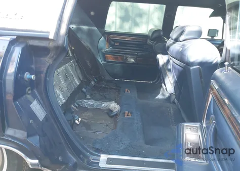 1979 Lincoln Continental z USA, uszkodzony, nr VIN 9Y82S748207